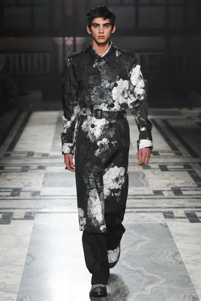 Look 18